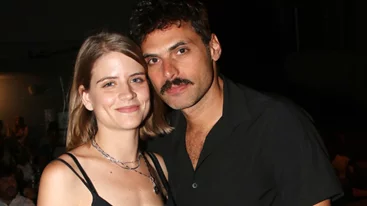 Επιστροφή στα θρανία για την Έλλη Παπαγεωργίου | Η κόρη της Δανάης Μιχαλάκη στον δρόμο για το σχολείο αγκαλιά με τον μπαμπά της