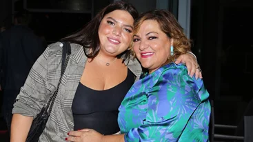 Δανάη Μπάρκα | "Όταν η μαμά σου παθαίνει εκλάμψεις Generation Z"