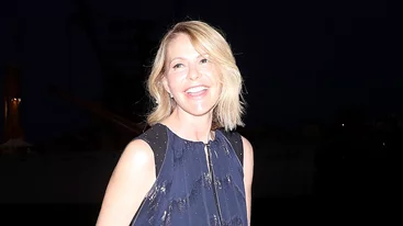 21 χρόνια πριν | Η Τζένη Μπαλτσινού στην Πάτμο με λευκό μπικίνι και καλοκαιρινά κοσμήματα