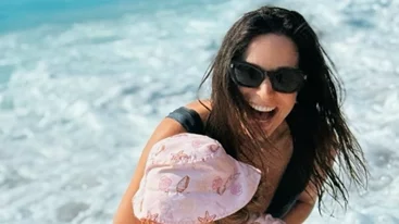 Η Κατερίνα Γερονικολού σε παιχνίδια στη θάλασσα με τις βαφτιστήρες της