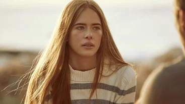 "Πόσο μοιάζουν" | Η Αναστασία Τσιλιμπίου αγκαλιά με τη μητέρα της στη θεατρική της πρεμιέρα