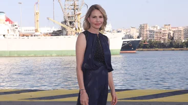 Η Τζένη Μπαλατσινού με floral φόρεμα και μπεζ ballet flats στο Όρος Σινά