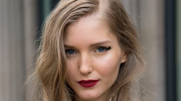 Champagne Rinse | Το μυστικό που φέρνει γούρι και κάνει τα μαλλιά να λάμπουν το βράδυ της Πρωτοχρονιάς