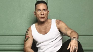 Γιώργος Μαζωνάκης: "Με τύλιξαν κυριολεκτικά σε μια κόλα χαρτί πρόσωπα του στενού μου οικογενειακού περιβάλλοντος"