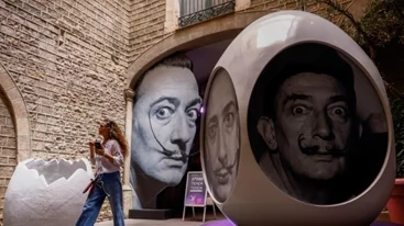 Κολιέ του Salvador Dalí πωλήθηκε σε δημοπρασία έναντι 858.500 δολαρίων