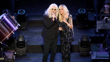 Άννα Βίσση | Η εκρηκτική εμφάνιση στο Παρίσι με τον Νίκο Καρβέλα στο πλευρό της