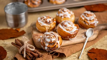 Τα πιο εύκολα cinnamon rolls που έχεις δοκιμάσει | Η yummy συνταγή του Άκη Πετρετζίκη