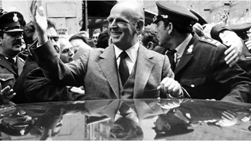 Κωνσταντίνος & Αμαλία Καραμανλή | Σπάνιο φωτογραφικό στιγμιότυπο στο διαμέρισμά τους στο Κολωνάκι