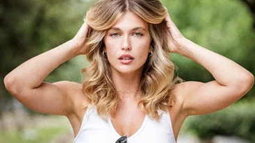 "Σκληρή" προπόνηση για την Κλέλια Ανδριολάτου | Οι ακροβατικές ασκήσεις της στη yoga