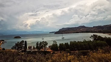 Αιθριος καιρός το Σάββατο με ήπιους ανέμους και λίγες νεφώσεις: Μικρή άνοδος της θερμοκρασίας