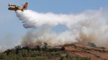 Σε ύφεση οι πυρκαγιές σε ΝΑ Αττική και Χελιδόνι Ηλείας - Διάσπαρτες εστίες αντιμετωπίζει η πυροσβεστική