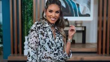 Αθηνά Οικονομάκου | Στο θέατρο με τα παιδιά της και τον Μπρούνο Τσερέλα