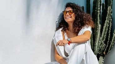 It's Christmas time | Πώς να στολίσεις το ανοιχτόχρωμο σαλόνι σου, σαν την Πηνελόπη Πλάκα