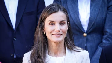 Letizia της Ισπανίας | Φόρεσε την πιο festive φούστα με παγιέτες από τη Massimo Dutti