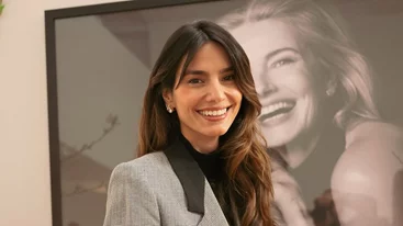 Η Ηλιάνα Παπαγεωργίου με το ιδανικό fashion piece για δώσεις χρώμα στα φθινοπωρινά σου looks