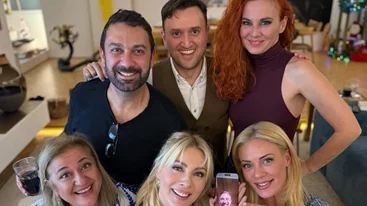 "Στο Πάρα Πέντε -20 χρόνια μετά" | "10 με τόνο" έβαλε το "Χ" στο reunion της αγαπημένης του τηλεοπτικής παρέας