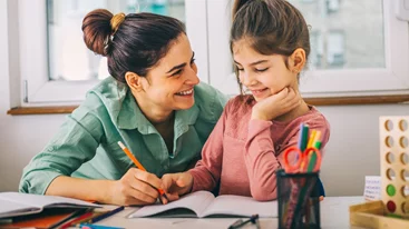 Πώς βοηθάμε ένα παιδί να "θέλει" να διαβάσει τα μαθήματά του (κι όχι να "πρέπει");