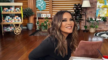 Ναταλία Γερμανού | Η εμφάνιση με κοστούμι στην απόχρωση που πρέπει να έχεις οπωσδήποτε στη συλλογή σου