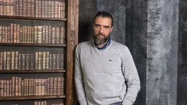 Σωτήρης Τσαφούλιας | Πρεμιέρα με τις κούκλες κόρες του στο πλευρό του