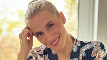 Σε festive mood η Νάντια Μπουλέ | Η απόλυτη χριστουγεννιάτικη φωτογραφία δίπλα στο δέντρο της