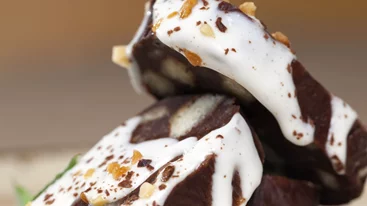 Καλοκαιρινός κορμός σοκολάτας με σαντιγί- Το πιο εύκολο "μαμαδίστικο" γλυκό