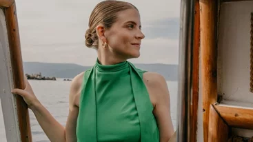 Έλλη Παπαγεωργίου | Η κόρη της Δανάης Μιχαλάκη ντυμένη χριστουγεννιάτικα στην αγκαλιά του Γιάννη Κουκουράκη