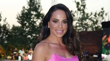 Μαρία Αντωνά | Σε χλιδάτο εστιατόριο με θέα το ηλιοβασίλεμα