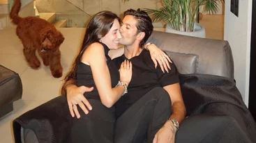 Μια ματιά στο σπίτι του Γιώργου Καράβα & της Ραφαέλας Ψαρρού | Το elegant σαλόνι με τη minimal διακόσμηση