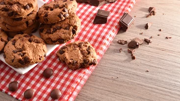 Τα πιο ονειρεμένα cookies πραλίνας με 3 μόνο υλικά | Η συνταγή που θα φτιάχνεις ξανά και ξανά