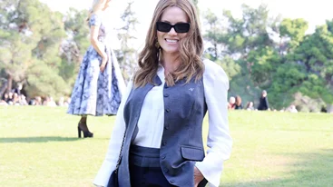 Κιμ Κίλιαν | Κομψή σε κοσμική εμφάνιση μετά τη σοβαρή περιπέτεια της υγείας της