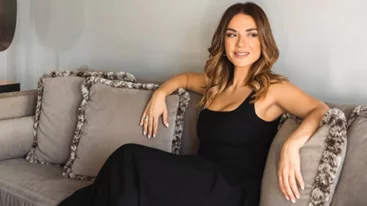 Βάσω Λασκαράκη | Το έξυπνο κόλπο που κάνει με τα μαλλιά της αναβαθμίζει κάθε sleek χτένισμα