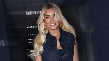 Κατερίνα Καινούργιου | Με μαύρο εφαρμοστό φόρεμα σε βραδινή έξοδο