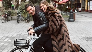 Κλέλια Ανδριολάτου & Χριστόφορος Παπακαλιάτης αγκαλιασμένοι στη Βουδαπέστη