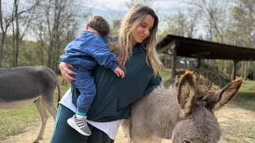 Κατρίνα Τσάνταλη | Οι σπάνιες φωτογραφίες με τον γιο της, Φοίβο σε εξόρμησή τους στη φύση