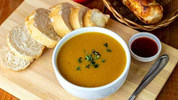 Κάνει κρύο; Δοκίμασε την πιο εύκολη βελουτέ σούπα λαχανικών του Άκη Πετρετζίκη - Έτοιμη σε 20 λεπτά