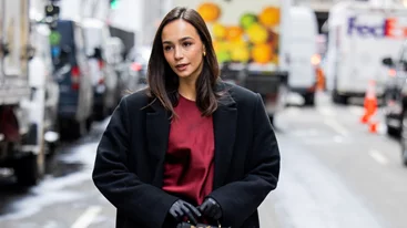 Το σατέν φόρεμα από τη Zara που θα αγοράσεις φέτος και θα φοράς για χρόνια