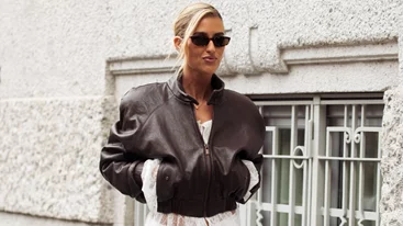 Τα t-shirt με δαντέλα από τη Zara που έχουν γίνει ανάρπαστα | Ταιριάζουν τέλεια με τζιν