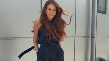 Μια ματιά στο σαλόνι της Σίσσυς Χρηστίδου | Η αγαπημένη συνήθεια της παρουσιάστρια που δίνει τέλειο άρωμα στο σπίτι