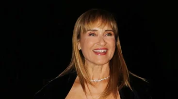 Στην καλά εξοπλισμένη κουζίνα της Μάρας Ζαχαρέα | Τα λευκά έπιπλα και το αγαπημένο της "μαμαδίστικο" φαγητό