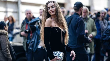 Η βελούδινη ολόσωμη φόρμα από τη Stradivarius που θα φορέσεις τα Χριστούγεννα - Είναι σε έκπτωση