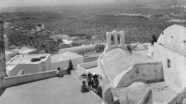 Nelly’s- Η Σαντορίνη του μεσοπολέμου - Φωτογραφική έκθεση στο Κέντρο Φωτογραφίας Καστελάνα, στο Καστέλι Πύργου Σαντορίνης