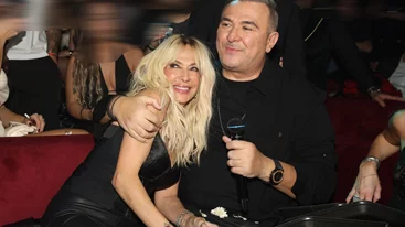 Η Άννα Βίσση αγκαλιά με τον Αντώνη Ρέμο | Η νυχτερινή έξοδος με τον Γιάννη & τη Δήμητρα Κούστα για τα γενέθλια της αδερφής της