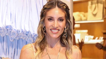 Back to black για την Αθηνά Οικονομάκου | Με το μανικιούρ που ταιριάζει σε όλες τις γυναίκες