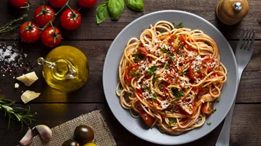 Μακαρονάδα ναπολιτάνα σε 15 λεπτά | Η αυθεντική ιταλική συνταγή του Άκη Πετρετζίκη