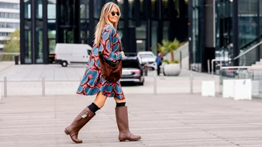 Μπορντό, ίσιες και από καουτσούκ | Μόλις βρήκαμε τις πιο ωραίες μπότες του φθινοπώρου στην Stradivarius