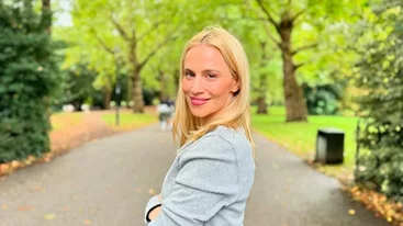 Νάντια Μπουλέ | Τα παιχνίδια με τη Σεμέλη της στο υπέροχα στολισμένο σαλόνι της