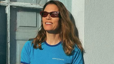 Στο αρτιστίκ μπάνιο της Βίκυς Καγιά | Η παρουσιάστρια μας προσκαλεί στο εξοχικό της στη Βόρεια Εύβοια