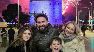 Μελέτης Ηλίας | Ο τηλεοπτικός "Σάββας" στον Λευκό Πύργο, αγκαλιά με τη σύζυγο & τα παιδιά του