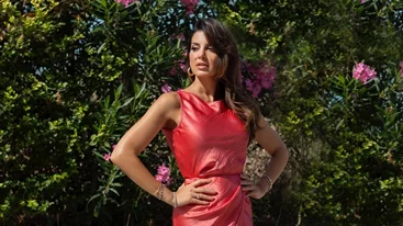 Σταματίνα Τσιμτσιλή | Στην παραλία αγκαλιά με το πιο υπέροχο μωρό