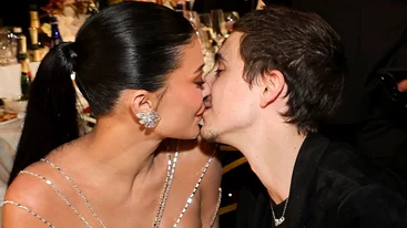 Χρυσές Σφαίρες 2026 | Το φιλί των Timothée Chalamet και Kylie Jenner μπροστά στην κάμερα